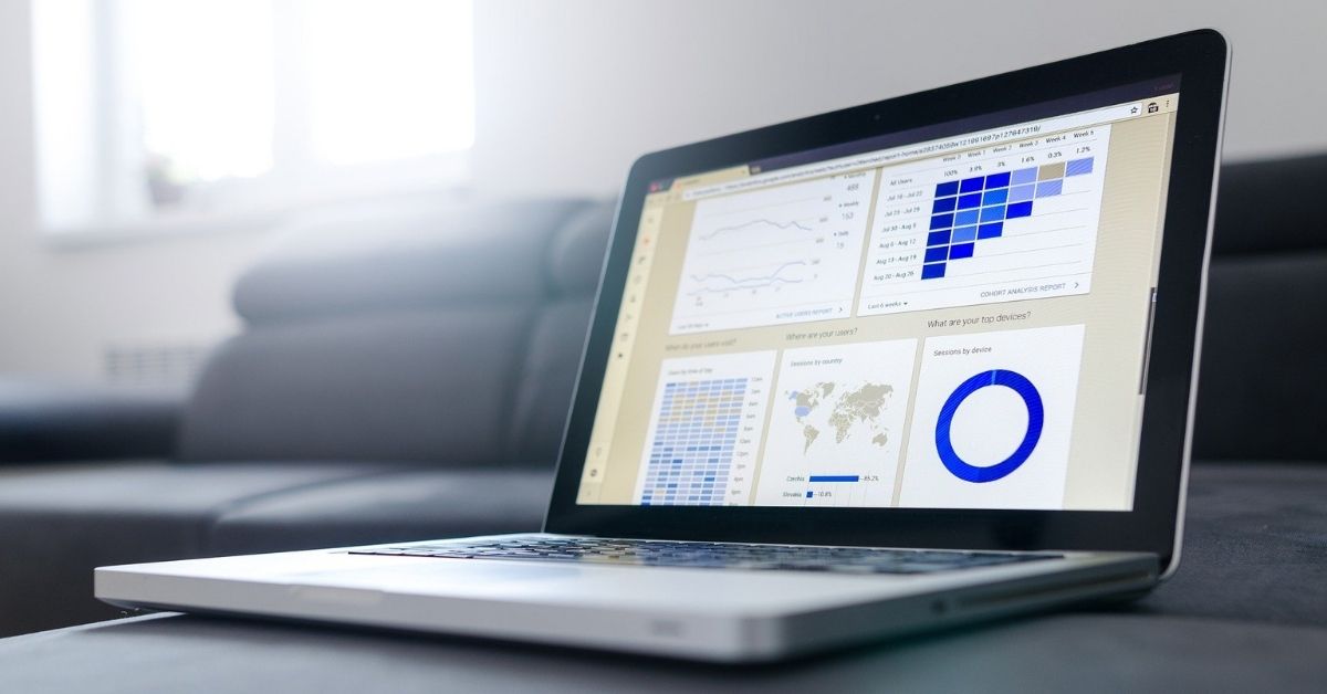 marketing-ordinateur-bureau-graphique-satistique-digital-outil