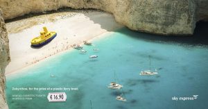 mer-bleue-rochers-Grèce-vacances-avion-billet-sky-express