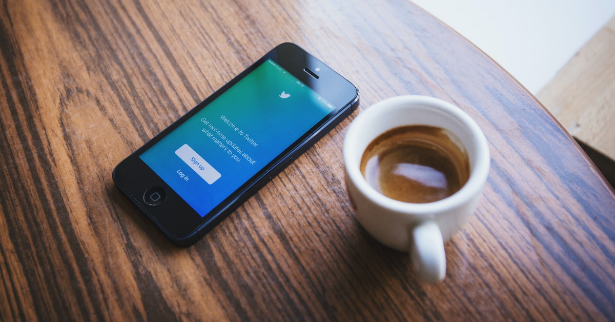 table-cafe-telephone-twitter-nouvelle-fonction-articles